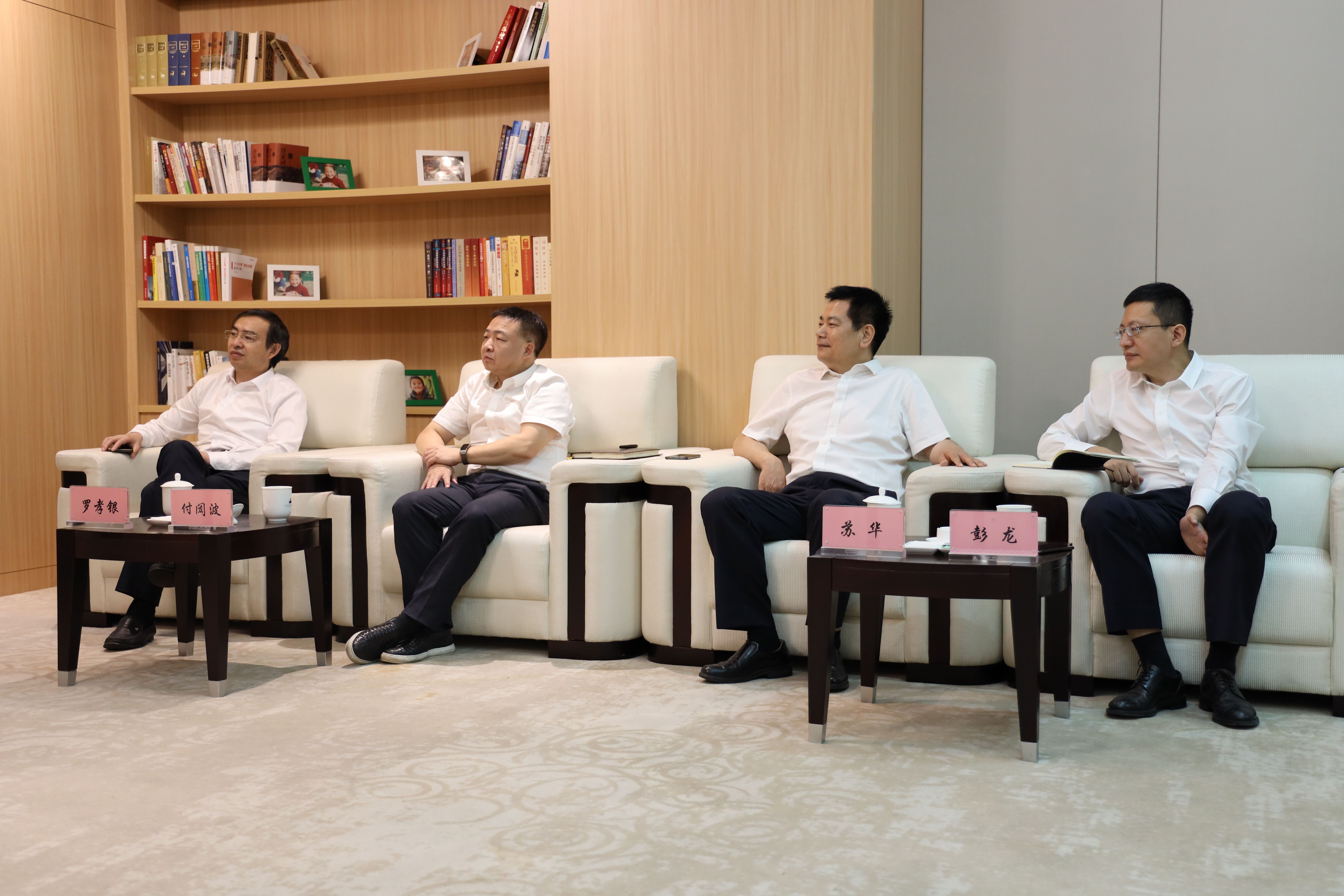 北京昭德投资集团董事长,中瑞酒店管理学院创始人李伯潭博士,中瑞酒店