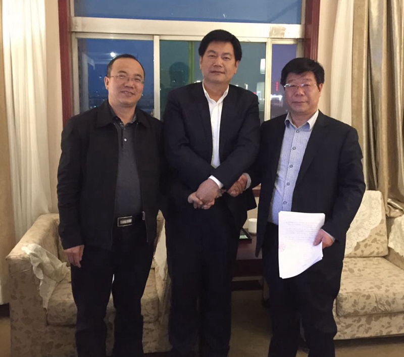 富平县县长张海乾富平县纪委书记景军荣与苏华董事长共商西安电子科技