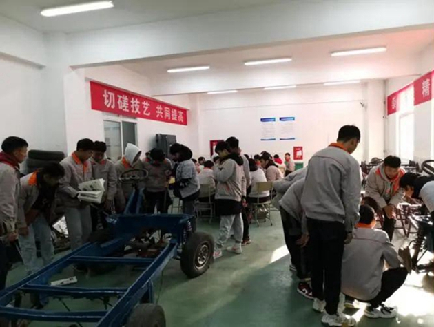 黄许职中学科组教师开展专题教研活动2.jpg