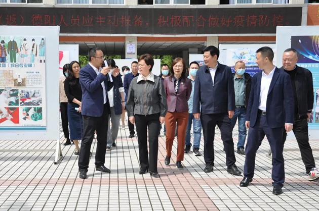 朱莉一行走访调研中江职业中专学校.jpg
