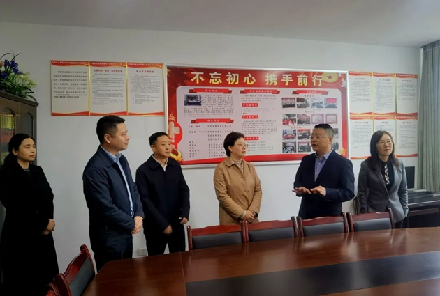 朱莉一行调研民建罗江支部“会员之家”建设.jpg