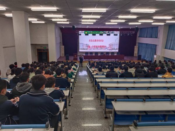 培养班主任的“第三只眼睛”.jpg