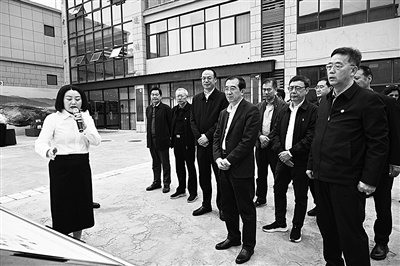 1、调研组在四川省雅安市汉源县调研大学生电商直播创业项目以及就业援助吸纳带动就业情况。.jpg
