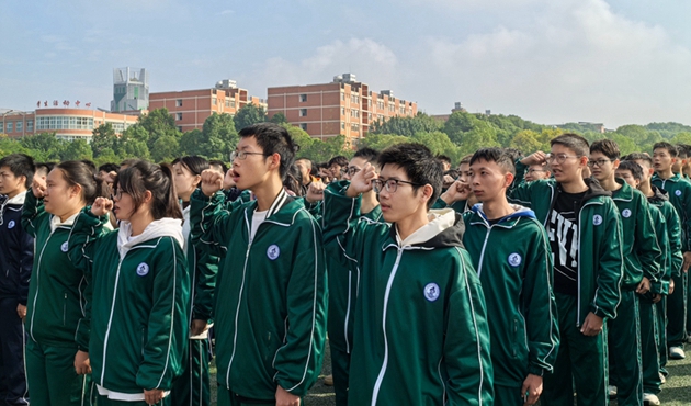 少年应有鸿鹄志，旗开风振启征程——中江职中举办2025届高三动员大会2.jpg