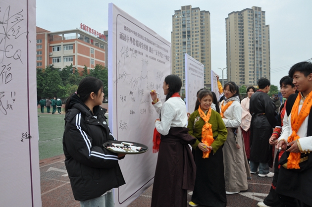 诵读中华传统国学经典，践行“五个学会三个规范”3.jpg
